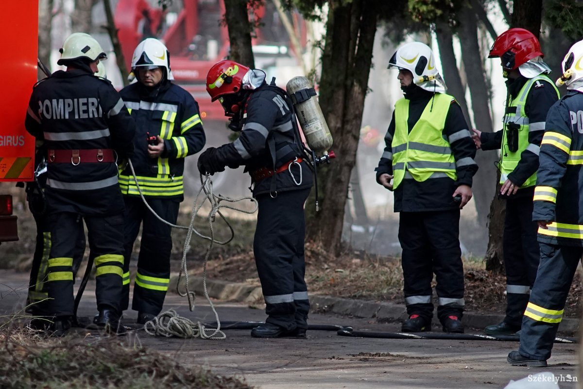 Egyszerre két helyen oltották a tüzet a Maros megyei tűzoltók