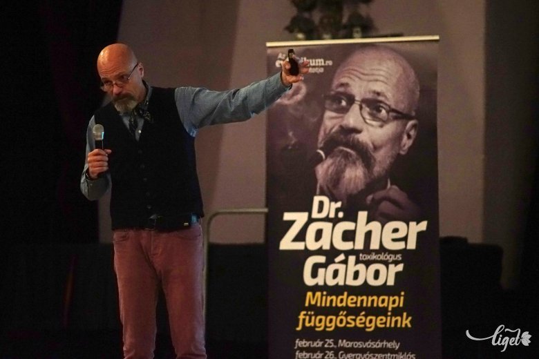 Erdélyben tart előadásokat a szenvedélybetegségekről Zacher Gábor magyarországi toxikológus