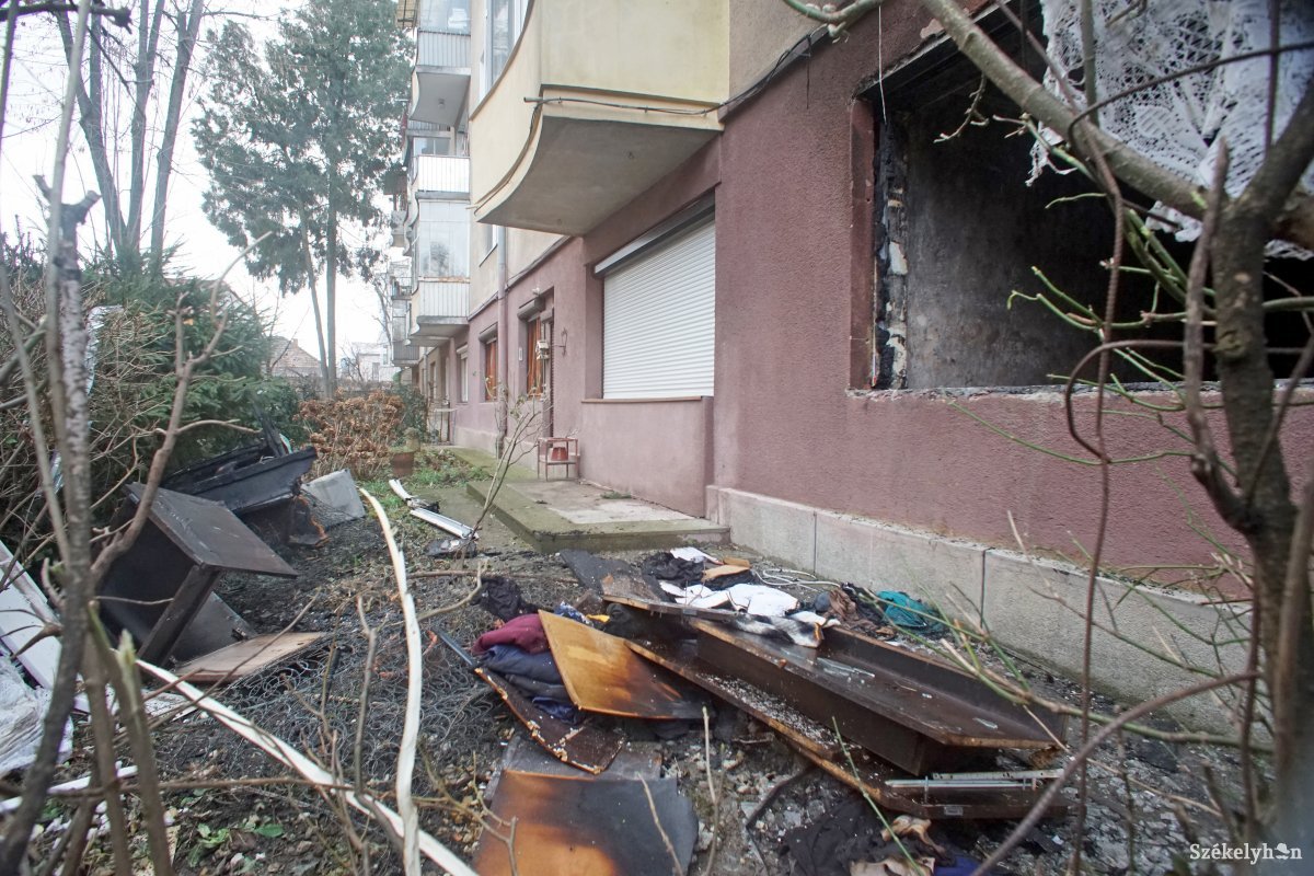 Visszatérhetnek a lakók a kiégett lakrész melletti lakásokba