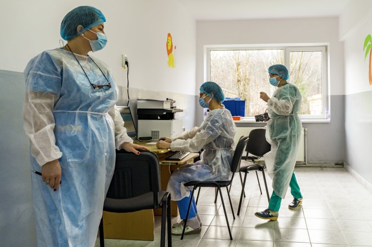 Enyhe növekedést mutatnak a koronavírus-fertőzések Maros megyében, a kórházak ismét készenlétben állnak