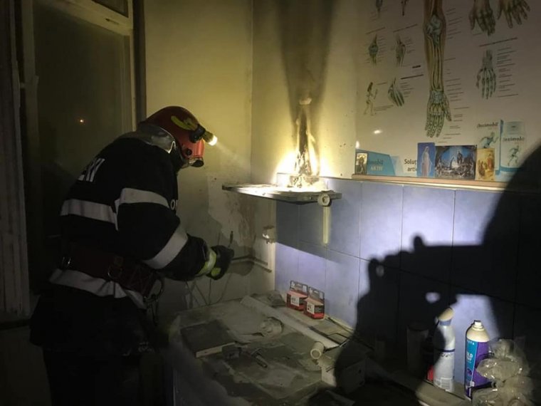 A szászrégeni kórházhoz riasztották a tűzoltókat