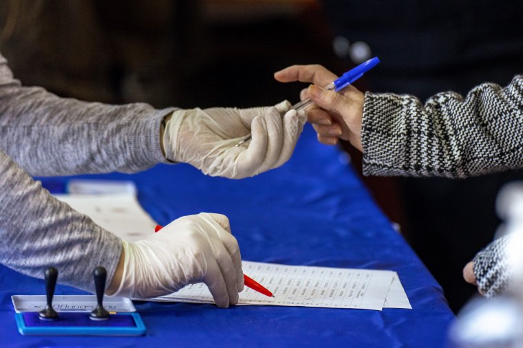 Több mint 222 ezer külföldön élő román állampolgár szavazott 18 óráig