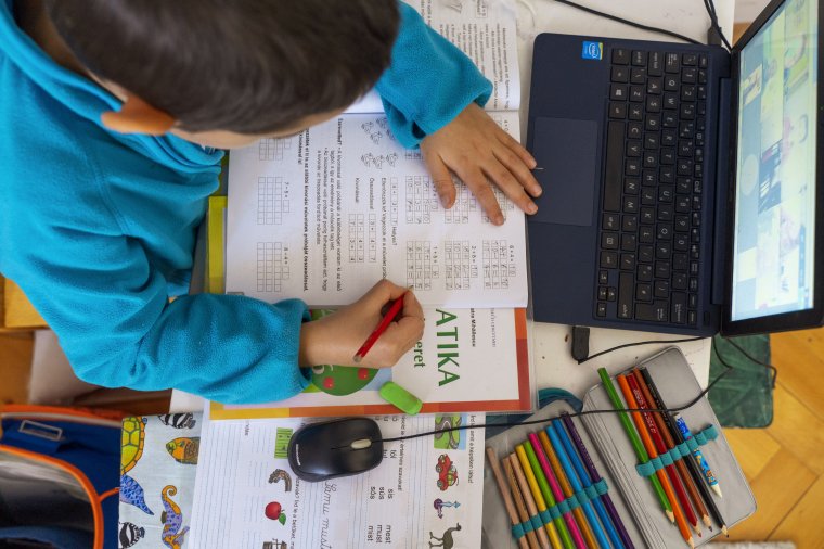 Már biztos, hogy karácsonyig az online térben folytatódik a tanítás Romániában
