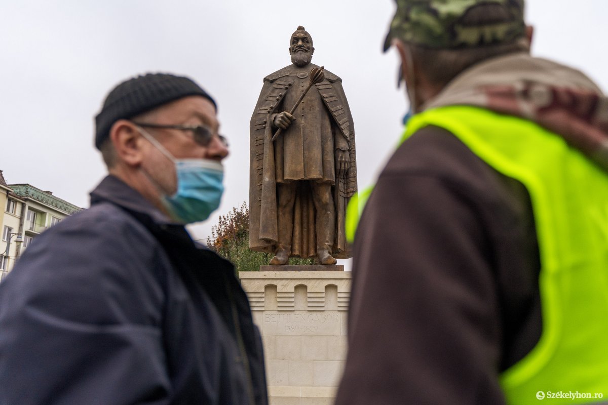 Online és a televízióban lesz követhető a marosvásárhelyi Bethlen Gábor-szobor avatása