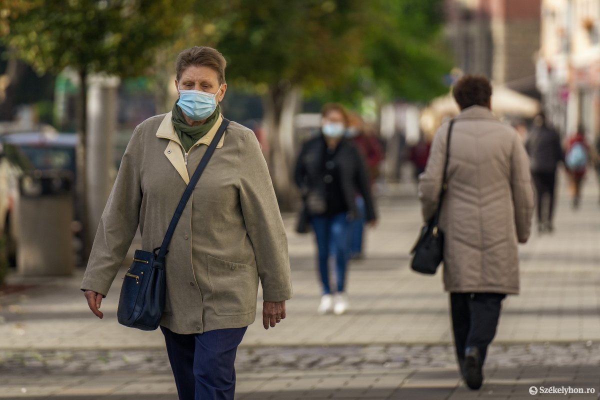 „Nem vagyunk bepánikolva, de aggódunk” – papíron egyre jobban mutat az erdélyi járványhelyzet