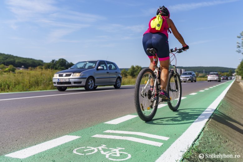 Zöld péntek: kerékpárosokat is oltanak a dévai autós oltóponton