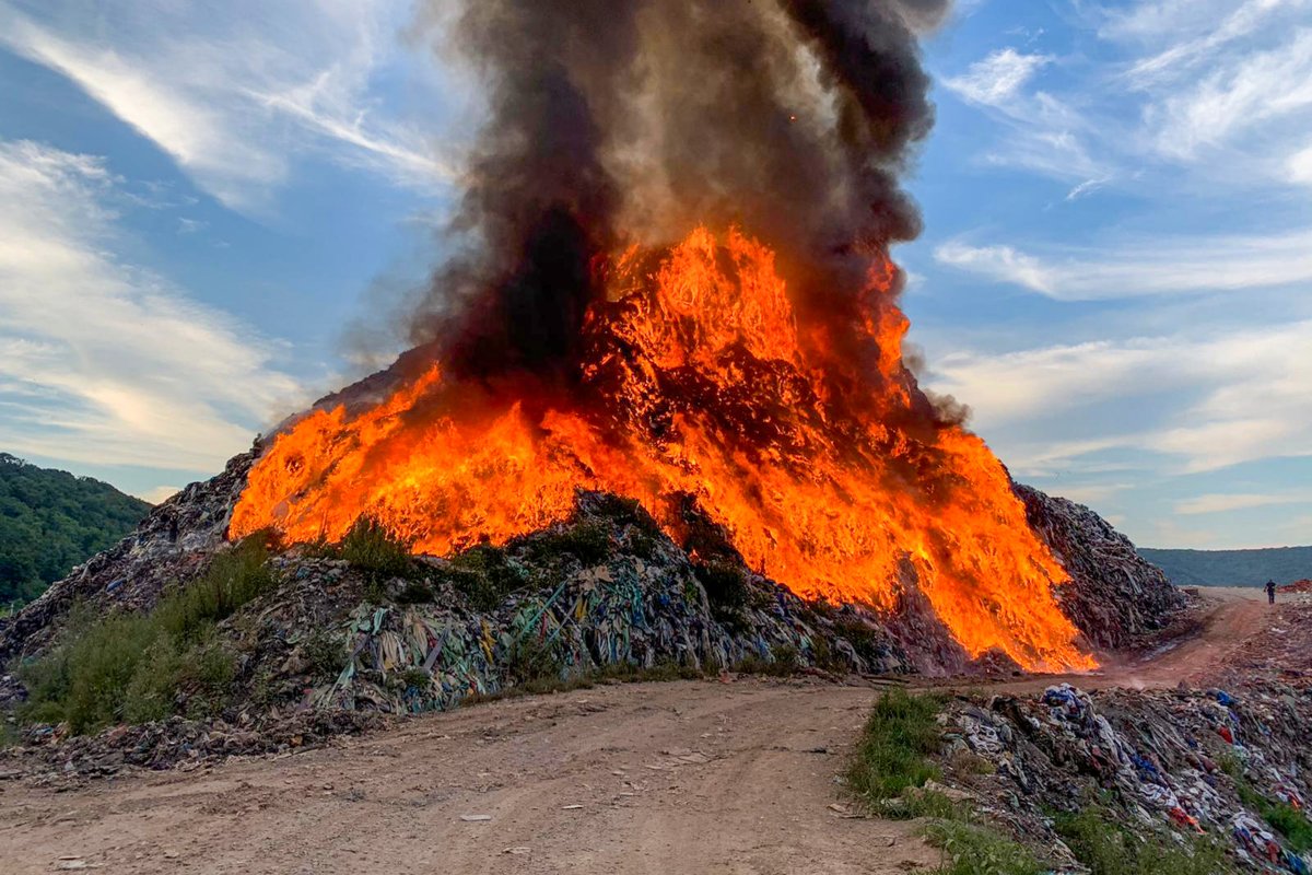 Vulkánkitörésre emlékeztető tűz Segesváron