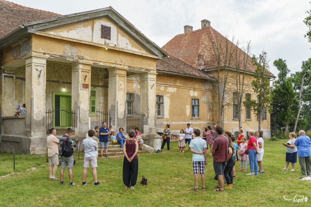Fiatalos, nemes összefogás az erdélyi kastélyok megmentéséért és megismertetéséért