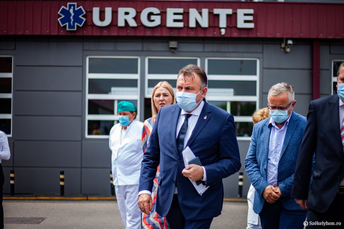 A marosvásárhelyi kórház alagsorába is benézett az egészségügyi miniszter