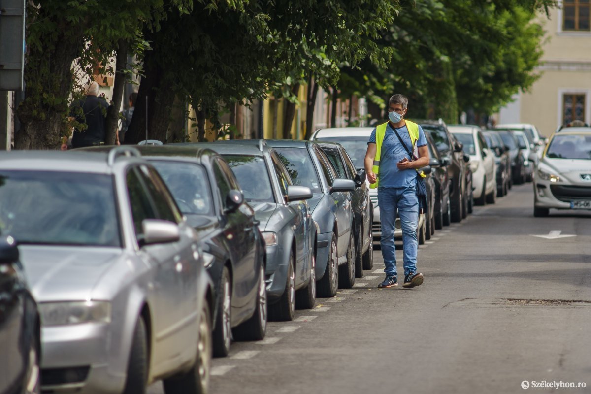 Parkolódíjak: egyes önkormányzatoknak jelentős bevételi forrás, mások nem tudják kihasználni a lehetőséget