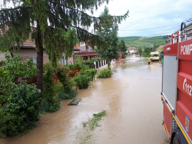 Zivatarok után áradás: újra árvízkészültséget rendeltek el számos erdélyi folyóra