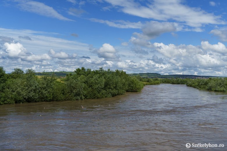 Másodfokú árvízriasztás Szatmár megyében, sárga figyelmeztetés a Bánságban
