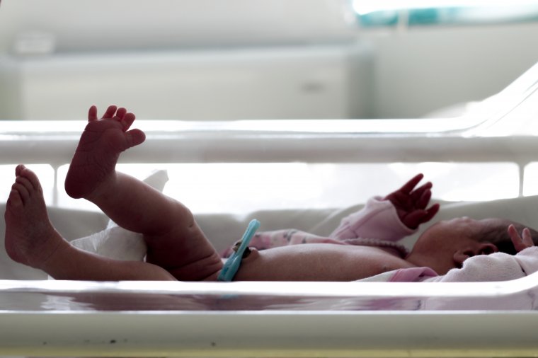 A gyakorlat azt mutatja, orvostól és kórháztól is függ az emberséges szülés járvány idején