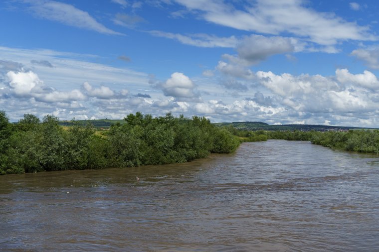 Másodfokú árvízriasztás Szatmár megyében, sárga figyelmeztetés a Bánságban