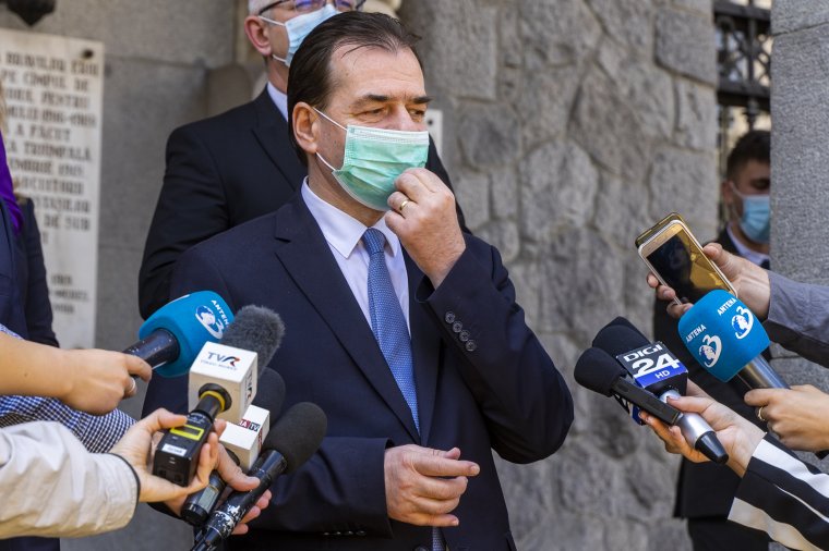 Összeesküvés-elméleteket és felelőtlen politikusokat emleget Orban a vírustagadók kapcsán