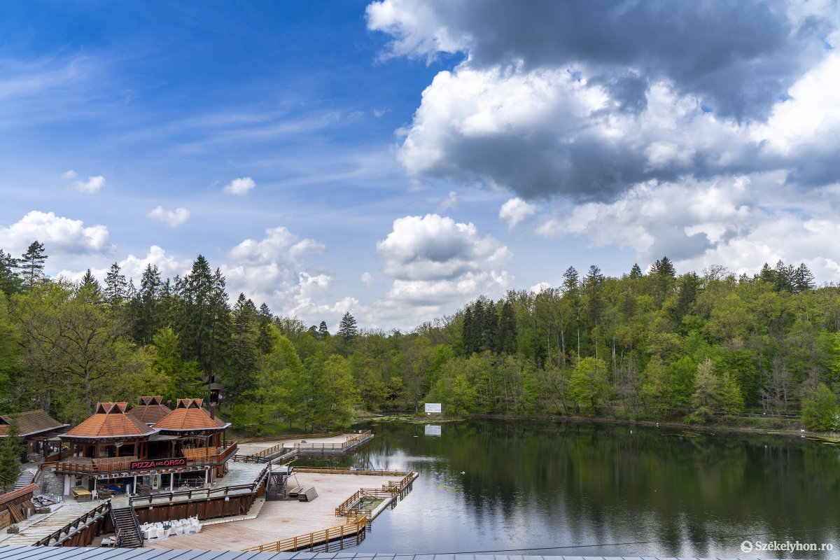 Városmakett-avatással ünneplik a Medve-tó 147 éves születésnapját Szovátán
