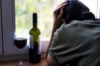 Pandémiás utóhatás: rekordot döntött az alkohol miatti elhalálozás Angliában és Walesben