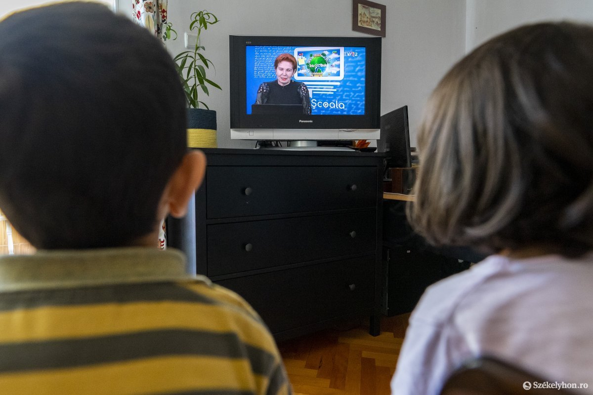 Magyar nyelvű televíziós oktatási adást is kérnek a szülők