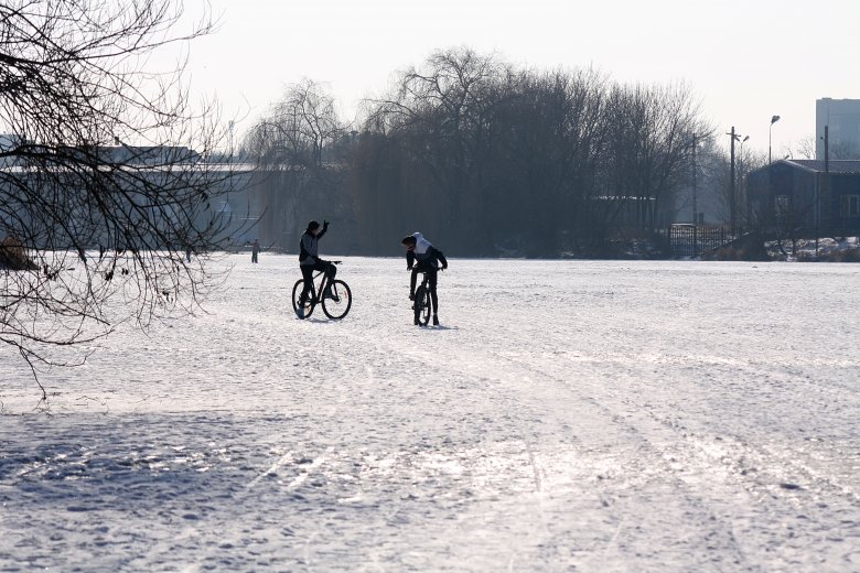 Tóba fulladt egy jégen bicikliző 14 éves fiú Brassó megyében