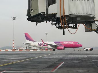 Ígérve és cáfolva reagált a román hatóságok vádjaira a Wizz Air