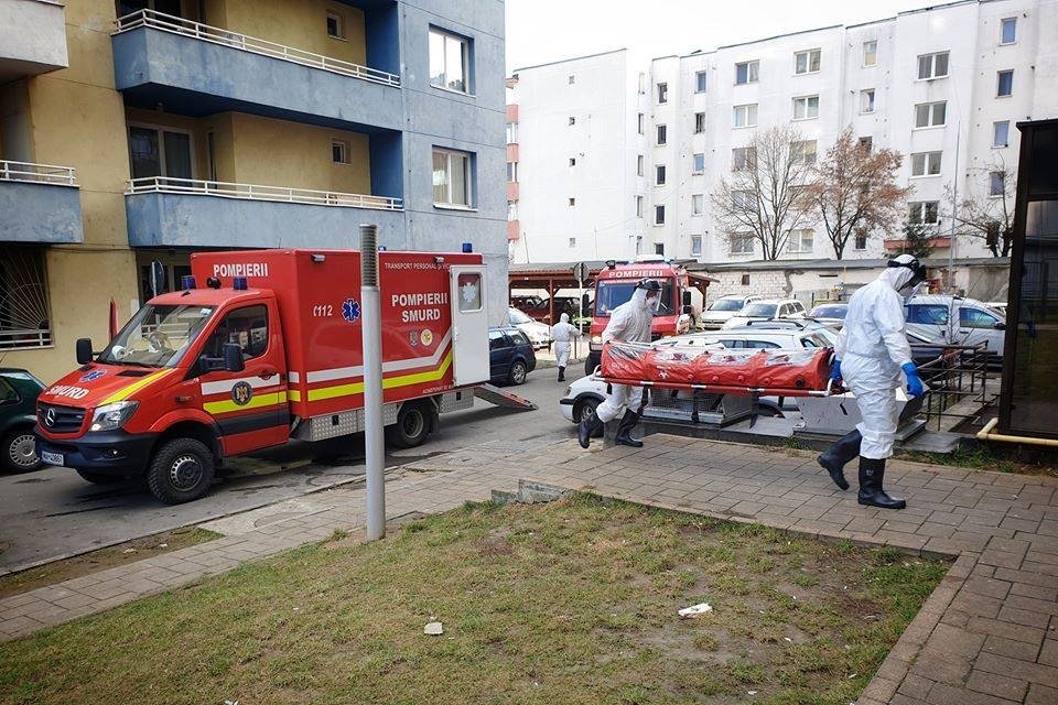 Koronavírus-fertőzés gyanújával szállítottak kórházba egy férfit Marosvásárhelyen