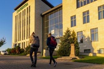 Nem váltanak azonnal jelenléti oktatásra a romániai felsőoktatási intézmények, átmeneti időszak következik