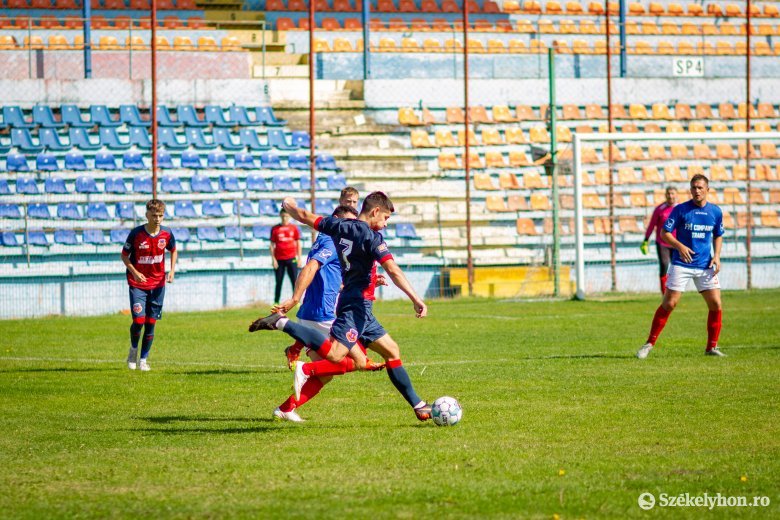 Győzelemmel kezdtek az esélyesek a Maros megyei focibajnokságban