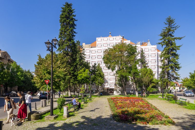 A burkolólapok ára körüli vita miatt késik az egyik legfontosabb tér felújítása Marosvásárhelyen