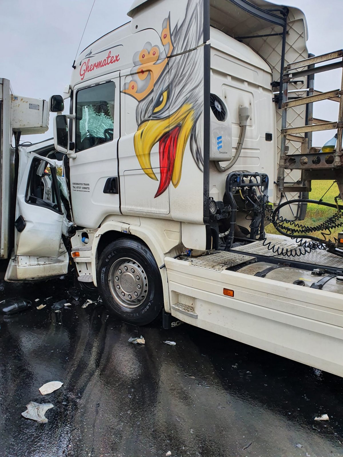 Kamion és kisteherautó ütközött