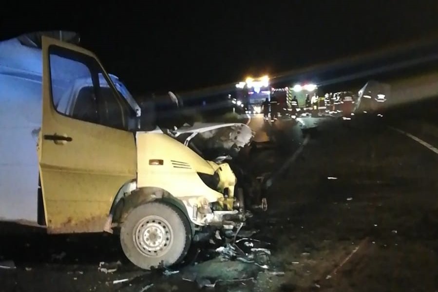 Kisteherautók ütköztek Maros megyében, két személy életét vesztette