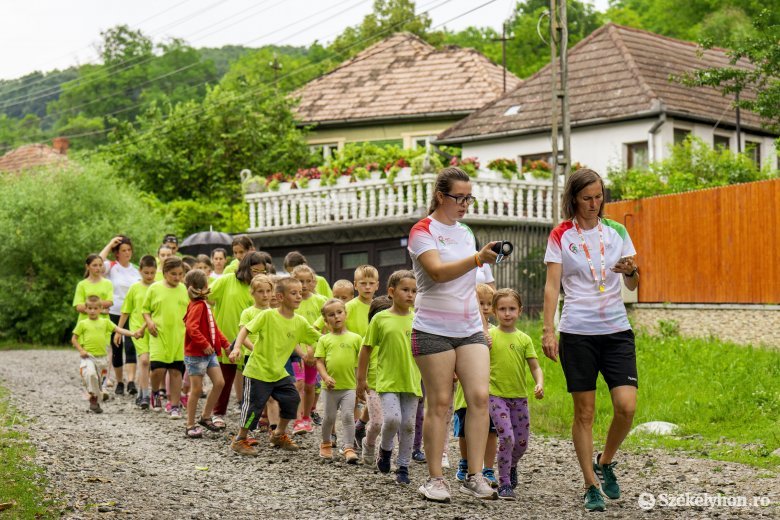 Célba ért a jótékonysági futás: hatszáz kilométert futottak a szórványkollégium támogatására