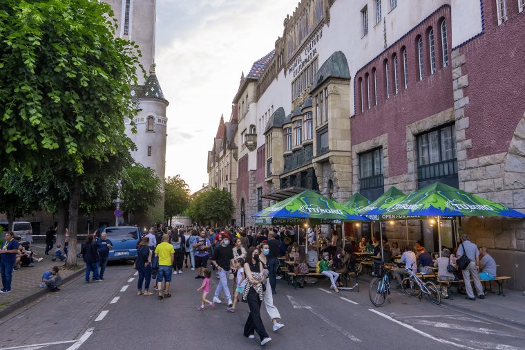 A Bolyai utca is sétálóutcává alakul, de csak hétvégére és délutánonként