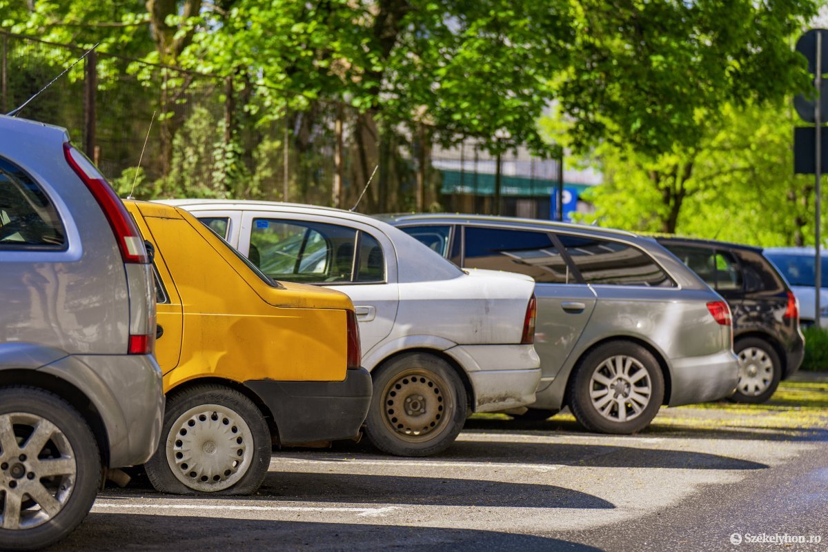 Extra adót vethetnek ki a régi autókra : a 15 évesnél idősebb gépkocsik tulajdonosainak „büntetését” várja Brüsszel Bukaresttől