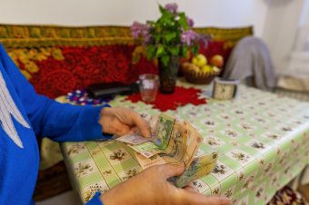 Ciolacu: a kisnyugdíjasok továbbra is plusztámogatást kapnak utalványok formájában