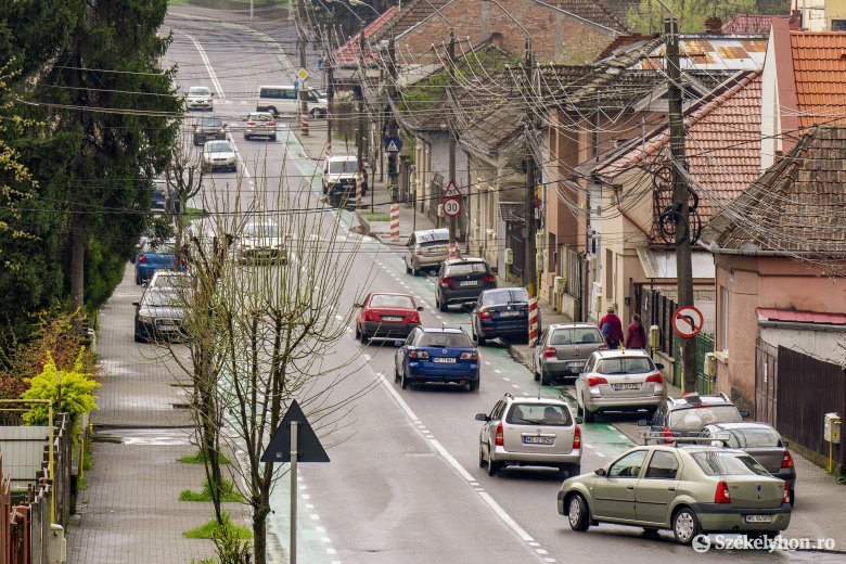 Bajban a legnagyobb romániai biztosító, egy esetleges csőd nyomán drágulhat a gépjármű-felelősségbiztosítás