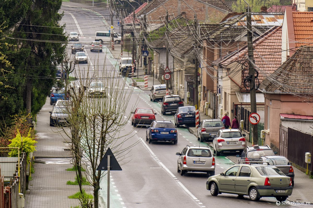 Bajban a legnagyobb romániai biztosító, egy esetleges csőd nyomán drágulhat a gépjármű-felelősségbiztosítás