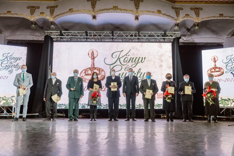 Húsz Maros megyei személy részesült Könyv és Gyertya díjban