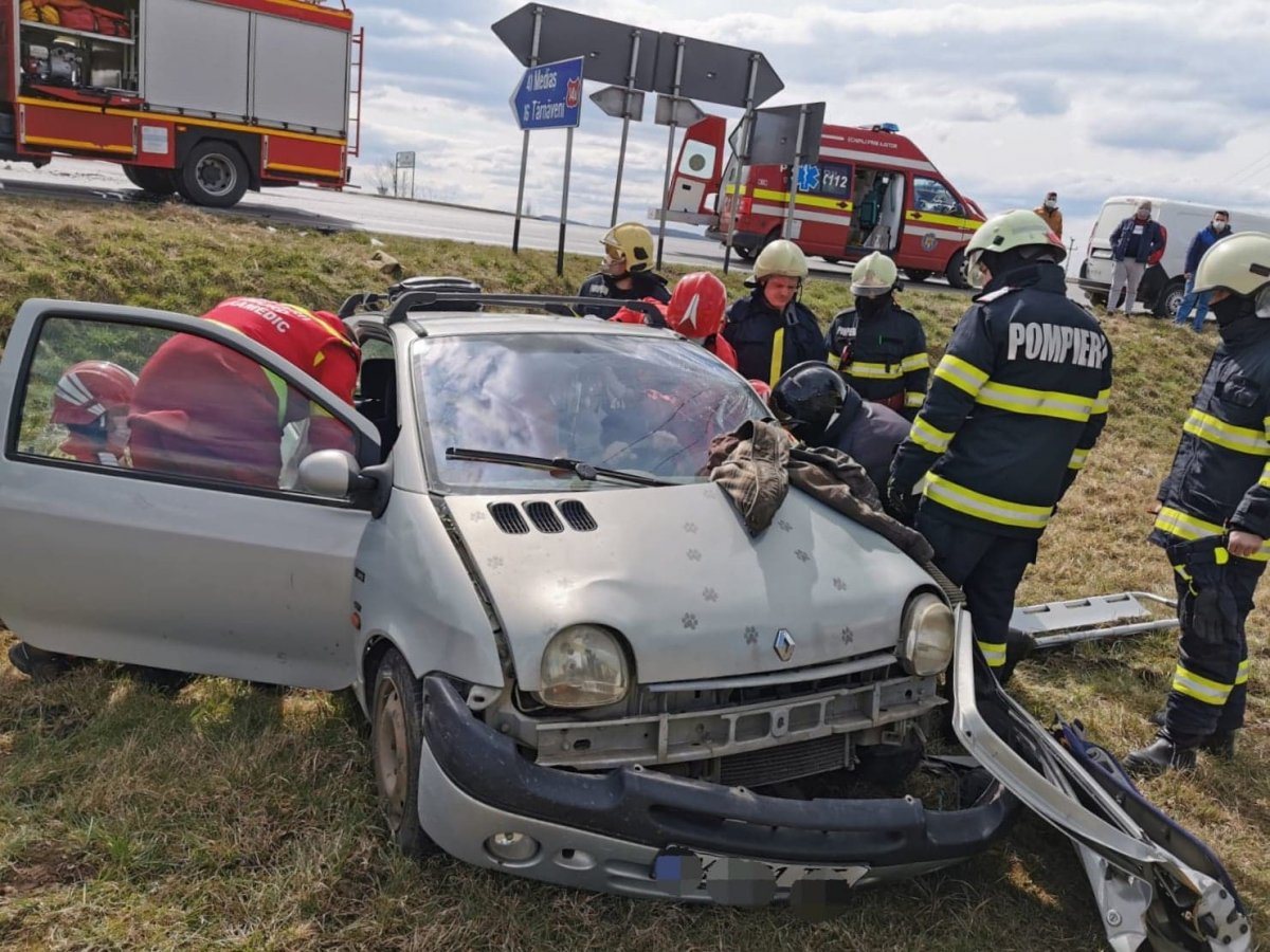 Személygépkocsi ütközött egy haszongépjárművel Radnóton
