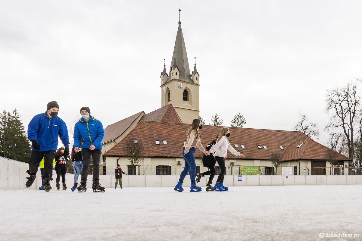 Ingyenes korcsolyázásra van lehetőség Marosvásárhelyen