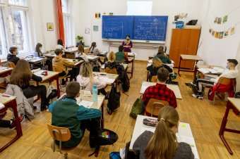 Százezer forintra nő az oktatási-nevelési támogatás, iskolabusz-program indul 31 erdélyi településen