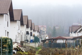 Falun nincs helye tömbháznak – kaotikus építkezés jellemzi a romániai településeket