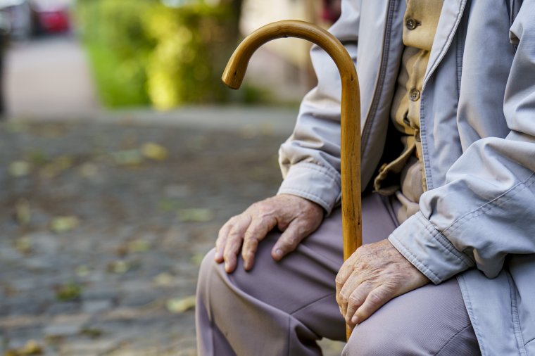 Több mint egymillió nyugdíjas még a minimális időskori juttatást sem kaphatja meg, ki kell pótolni