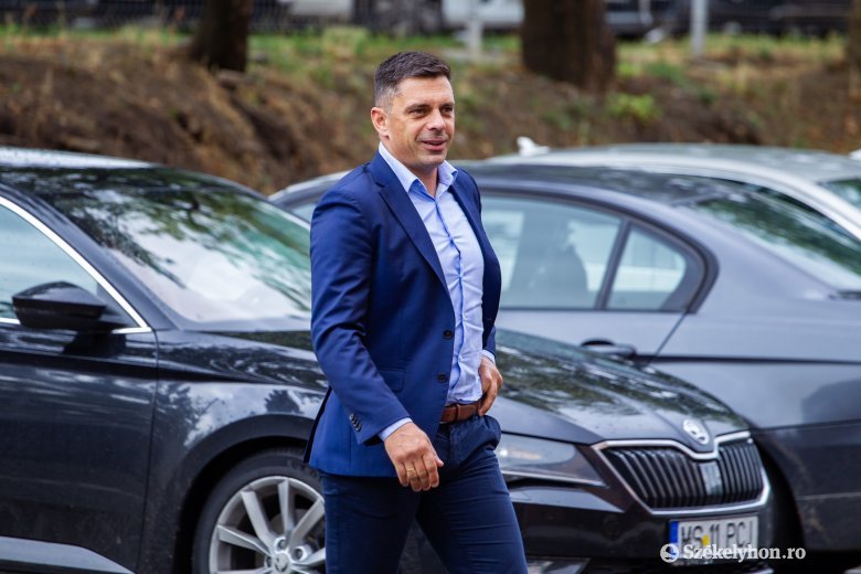 Közlekedési kihágással vádolják Novák Károly Eduárdot, a sportminiszter „övön aluli, aljas támadásról” beszél