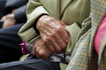 Enyhén csökkent áprilisban a nyugdíjasok száma; az átlagnyugdíj 2248 lej volt