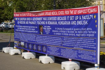 A magyar egyetem visszaállítását követeli, európai fővárosokban is tüntet Ádám Valérián