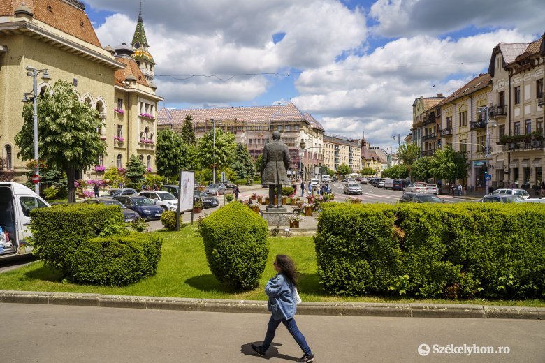 Marosvásárhelyi rejtély: utca és szobor után teret is kapott az ellentmondásos megítélésű volt román polgármester?