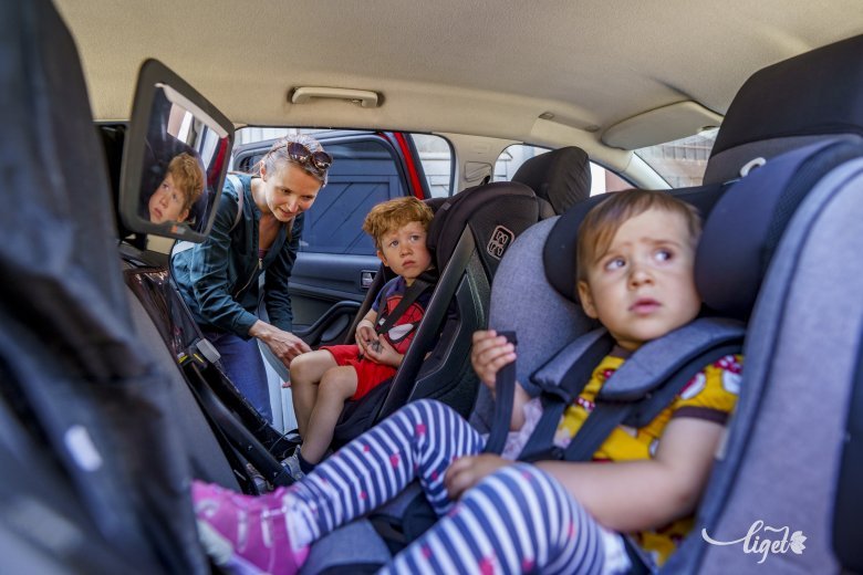 Biztonság, menetiránnyal szemben: amit az autós gyerekülésekről tudni érdemes