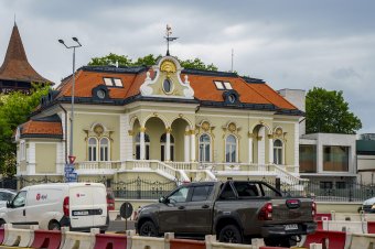 Megnyitják az Aranykakast a felújított Bürger-villában