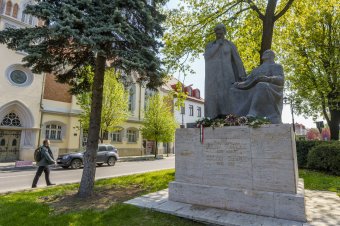 Megtisztult a szoborcsoport, történelmi Bolyai-emlékünnepséget tartanak Marosvásárhelyen