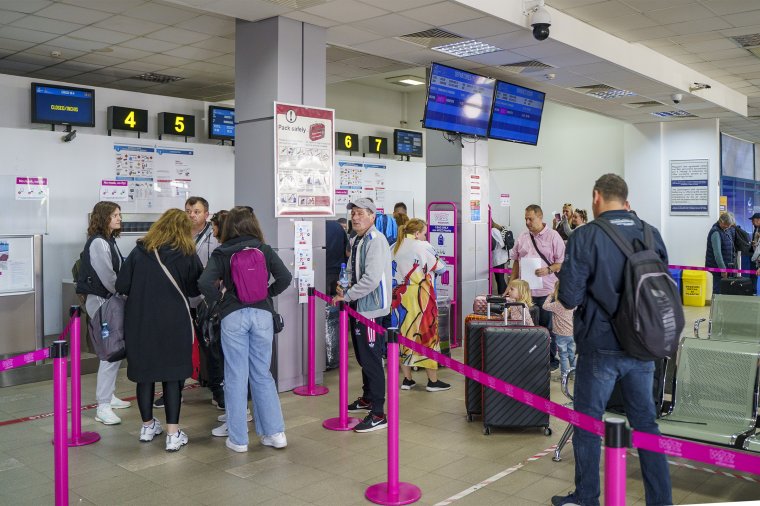 Káosz az európai reptereken: kihívások előtt a nyári csúcsszezonban a légi közlekedés
